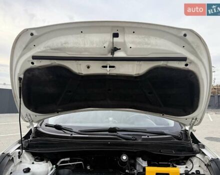 Білий Хендай іх35, об'ємом двигуна 2 л та пробігом 132 тис. км за 9999 $, фото 51 на Automoto.ua