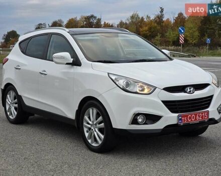 Белый Хендай их35, объемом двигателя 2 л и пробегом 211 тыс. км за 12999 $, фото 2 на Automoto.ua
