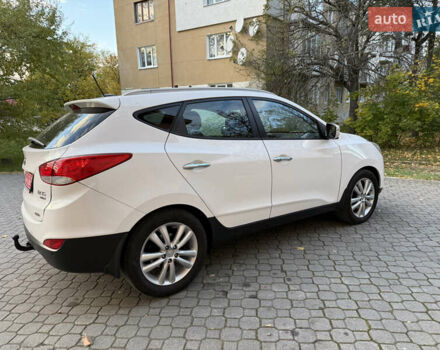 Белый Хендай их35, объемом двигателя 2 л и пробегом 204 тыс. км за 13950 $, фото 10 на Automoto.ua