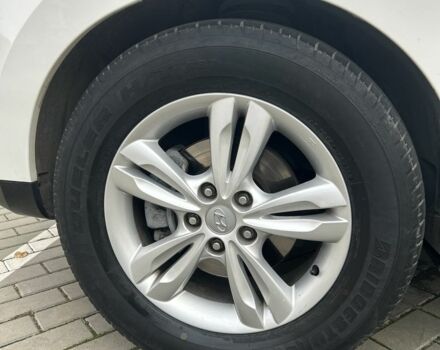 Белый Хендай их35, объемом двигателя 2 л и пробегом 242 тыс. км за 12012 $, фото 4 на Automoto.ua