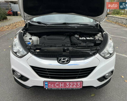 Белый Хендай их35, объемом двигателя 2 л и пробегом 172 тыс. км за 14900 $, фото 23 на Automoto.ua