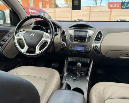 Белый Хендай их35, объемом двигателя 2 л и пробегом 169 тыс. км за 13300 $, фото 15 на Automoto.ua