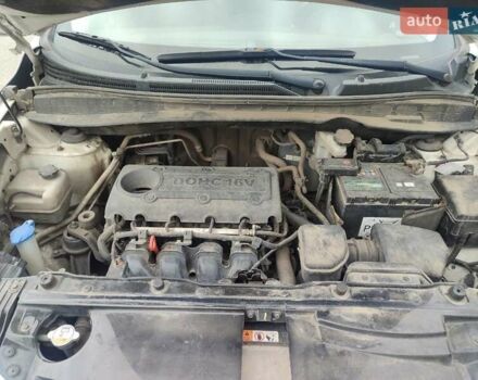 Белый Хендай их35, объемом двигателя 2 л и пробегом 151 тыс. км за 13500 $, фото 10 на Automoto.ua