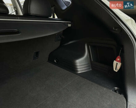 Белый Хендай их35, объемом двигателя 2 л и пробегом 178 тыс. км за 11900 $, фото 70 на Automoto.ua