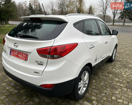 Білий Хендай іх35, об'ємом двигуна 2 л та пробігом 202 тис. км за 13500 $, фото 2 на Automoto.ua