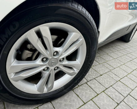 Белый Хендай их35, объемом двигателя 2 л и пробегом 178 тыс. км за 11900 $, фото 75 на Automoto.ua