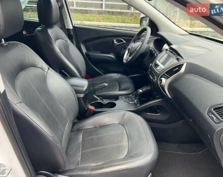 Белый Хендай их35, объемом двигателя 2 л и пробегом 172 тыс. км за 14900 $, фото 14 на Automoto.ua