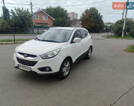 Белый Хендай их35, объемом двигателя 2 л и пробегом 151 тыс. км за 13500 $, фото 1 на Automoto.ua