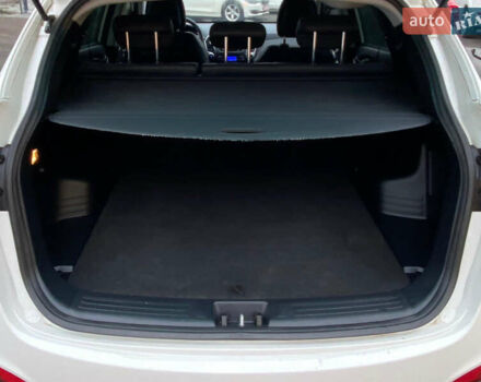 Белый Хендай их35, объемом двигателя 1.7 л и пробегом 204 тыс. км за 11500 $, фото 17 на Automoto.ua