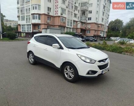 Белый Хендай их35, объемом двигателя 2 л и пробегом 151 тыс. км за 13500 $, фото 2 на Automoto.ua