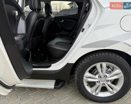 Білий Хендай іх35, об'ємом двигуна 2 л та пробігом 132 тис. км за 9999 $, фото 34 на Automoto.ua