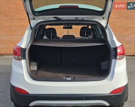 Белый Хендай их35, объемом двигателя 2 л и пробегом 137 тыс. км за 12600 $, фото 45 на Automoto.ua