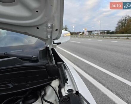 Белый Хендай их35, объемом двигателя 2 л и пробегом 211 тыс. км за 12999 $, фото 64 на Automoto.ua