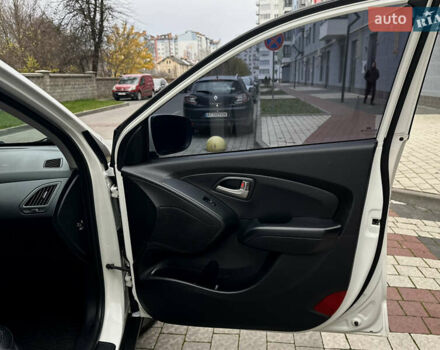 Белый Хендай их35, объемом двигателя 2 л и пробегом 178 тыс. км за 11900 $, фото 44 на Automoto.ua