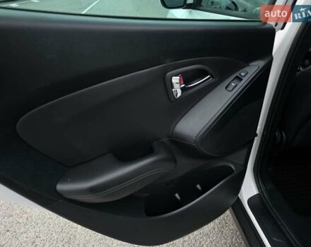 Белый Хендай их35, объемом двигателя 2 л и пробегом 211 тыс. км за 12999 $, фото 48 на Automoto.ua