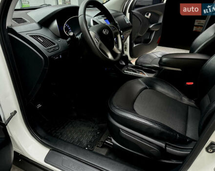 Белый Хендай их35, объемом двигателя 2 л и пробегом 178 тыс. км за 11900 $, фото 22 на Automoto.ua