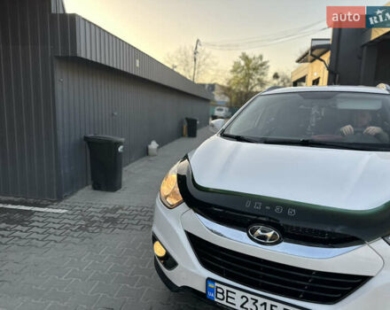 Белый Хендай их35, объемом двигателя 2 л и пробегом 180 тыс. км за 12000 $, фото 17 на Automoto.ua
