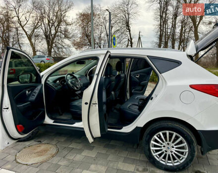 Белый Хендай их35, объемом двигателя 2 л и пробегом 168 тыс. км за 11800 $, фото 14 на Automoto.ua