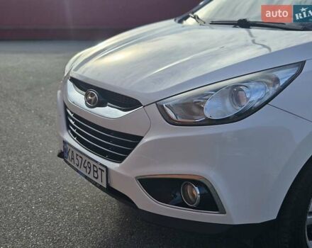 Белый Хендай их35, объемом двигателя 2 л и пробегом 137 тыс. км за 12600 $, фото 20 на Automoto.ua