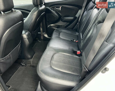 Белый Хендай их35, объемом двигателя 2 л и пробегом 172 тыс. км за 15500 $, фото 16 на Automoto.ua