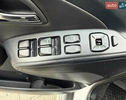 Білий Хендай іх35, об'ємом двигуна 2 л та пробігом 132 тис. км за 9999 $, фото 24 на Automoto.ua