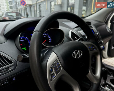 Белый Хендай их35, объемом двигателя 2 л и пробегом 178 тыс. км за 11900 $, фото 32 на Automoto.ua