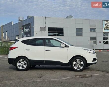 Белый Хендай их35, объемом двигателя 2 л и пробегом 137 тыс. км за 12600 $, фото 25 на Automoto.ua