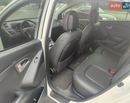 Белый Хендай их35, объемом двигателя 2 л и пробегом 151 тыс. км за 13500 $, фото 6 на Automoto.ua