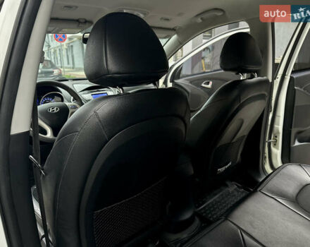 Белый Хендай их35, объемом двигателя 2 л и пробегом 178 тыс. км за 11900 $, фото 41 на Automoto.ua