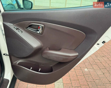 Білий Хендай іх35, об'ємом двигуна 2 л та пробігом 169 тис. км за 13800 $, фото 15 на Automoto.ua