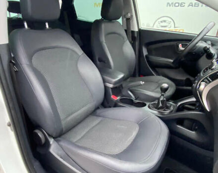 Белый Хендай их35, объемом двигателя 1.7 л и пробегом 204 тыс. км за 11500 $, фото 13 на Automoto.ua