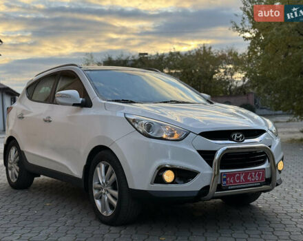 Белый Хендай их35, объемом двигателя 2 л и пробегом 204 тыс. км за 13950 $, фото 4 на Automoto.ua