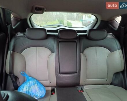 Белый Хендай их35, объемом двигателя 2 л и пробегом 144 тыс. км за 14100 $, фото 4 на Automoto.ua