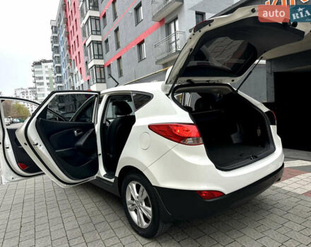 Белый Хендай их35, объемом двигателя 2 л и пробегом 178 тыс. км за 11900 $, фото 69 на Automoto.ua