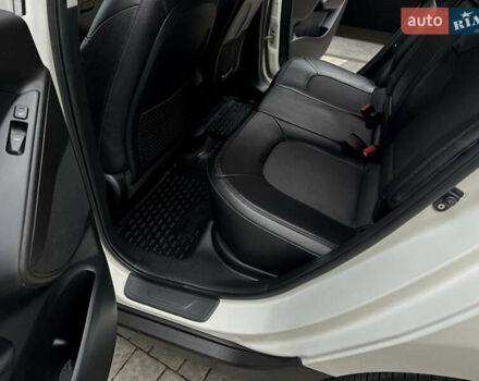 Белый Хендай их35, объемом двигателя 2 л и пробегом 178 тыс. км за 11900 $, фото 37 на Automoto.ua