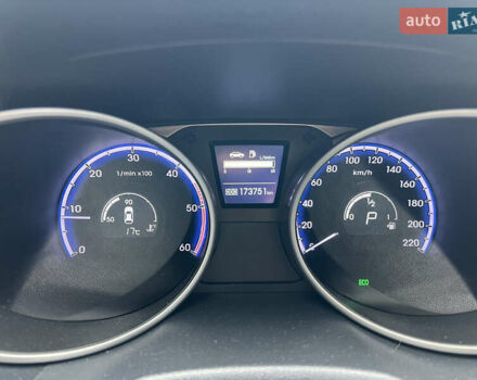 Белый Хендай их35, объемом двигателя 2 л и пробегом 172 тыс. км за 14900 $, фото 21 на Automoto.ua