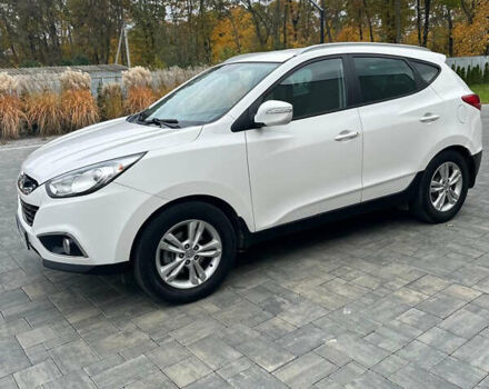 Белый Хендай их35, объемом двигателя 2 л и пробегом 241 тыс. км за 11800 $, фото 3 на Automoto.ua