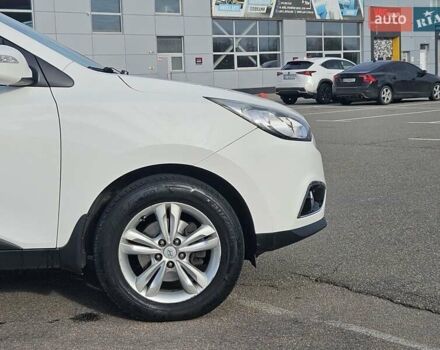 Белый Хендай их35, объемом двигателя 2 л и пробегом 137 тыс. км за 12600 $, фото 28 на Automoto.ua