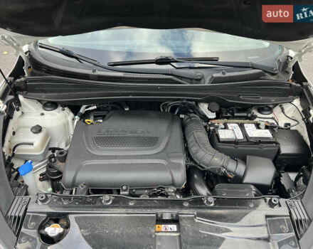 Белый Хендай их35, объемом двигателя 2 л и пробегом 172 тыс. км за 14900 $, фото 24 на Automoto.ua