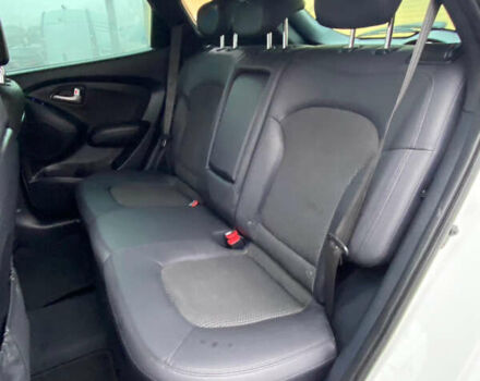 Белый Хендай их35, объемом двигателя 1.7 л и пробегом 204 тыс. км за 11500 $, фото 19 на Automoto.ua