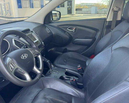 Белый Хендай их35, объемом двигателя 2 л и пробегом 157 тыс. км за 14000 $, фото 14 на Automoto.ua