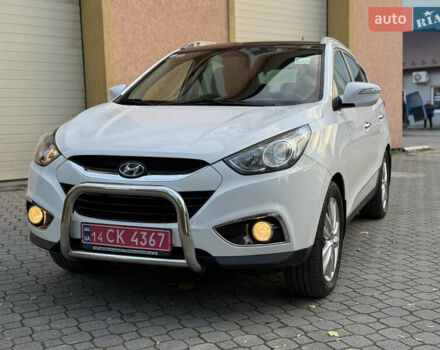 Белый Хендай их35, объемом двигателя 2 л и пробегом 204 тыс. км за 13950 $, фото 2 на Automoto.ua