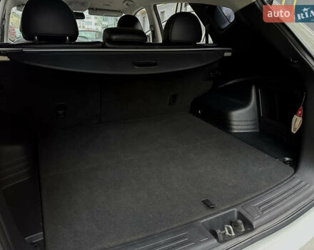 Белый Хендай их35, объемом двигателя 2 л и пробегом 178 тыс. км за 11900 $, фото 71 на Automoto.ua