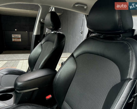 Белый Хендай их35, объемом двигателя 2 л и пробегом 178 тыс. км за 11900 $, фото 26 на Automoto.ua