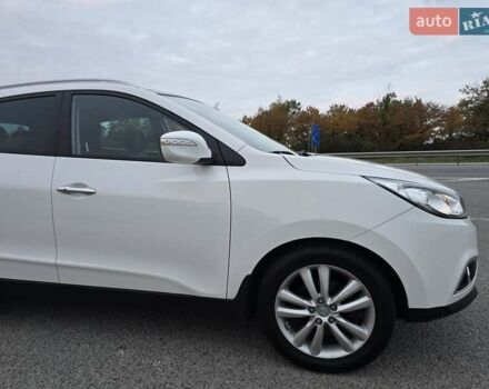 Белый Хендай их35, объемом двигателя 2 л и пробегом 211 тыс. км за 12999 $, фото 16 на Automoto.ua