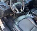 Белый Хендай их35, объемом двигателя 2 л и пробегом 178 тыс. км за 12800 $, фото 7 на Automoto.ua