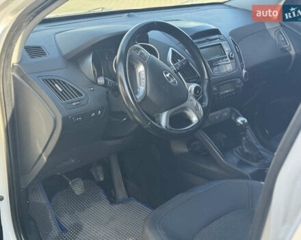 Білий Хендай іх35, об'ємом двигуна 1.69 л та пробігом 248 тис. км за 11450 $, фото 17 на Automoto.ua