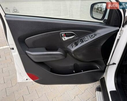 Білий Хендай іх35, об'ємом двигуна 2 л та пробігом 132 тис. км за 9999 $, фото 21 на Automoto.ua