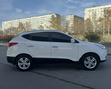 Белый Хендай их35, объемом двигателя 2 л и пробегом 157 тыс. км за 14000 $, фото 1 на Automoto.ua