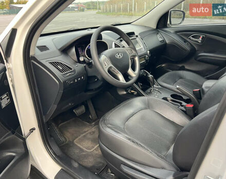 Белый Хендай их35, объемом двигателя 2 л и пробегом 172 тыс. км за 15500 $, фото 29 на Automoto.ua